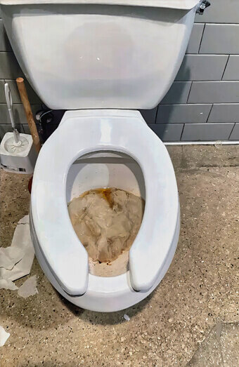 https://blockeddrainssuccess.com.au/uploads/2025/07/blocked-toilet-27776.jpg