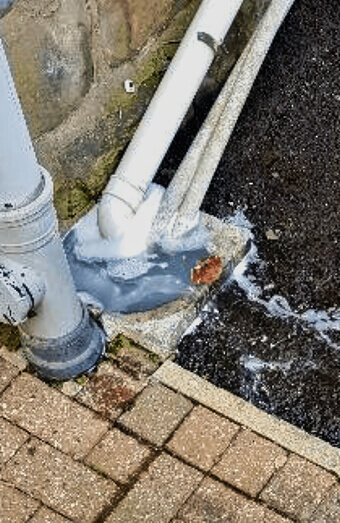 https://blockeddrainssuccess.com.au/uploads/2025/07/hero-blocked-sewers-37549.jpg